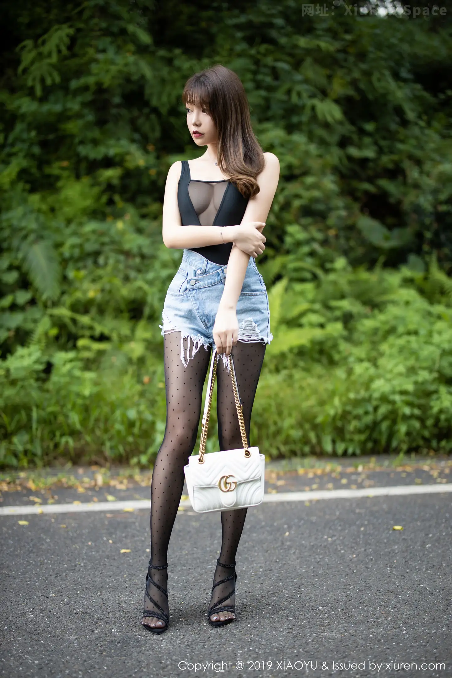 图片[6]-[XiaoYu画语界]Vol.156 女神芝芝Booty室外车拍高叉连体内衣配黑丝裤袜撩人诱惑写真68P-秀人网官方网站